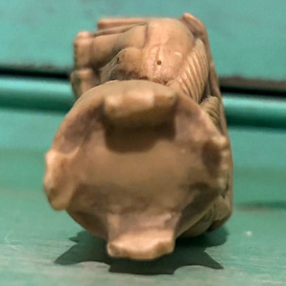 Studio Anne Carlton Isle Of Lewis Chess Set with Board - Picture 5 of 12